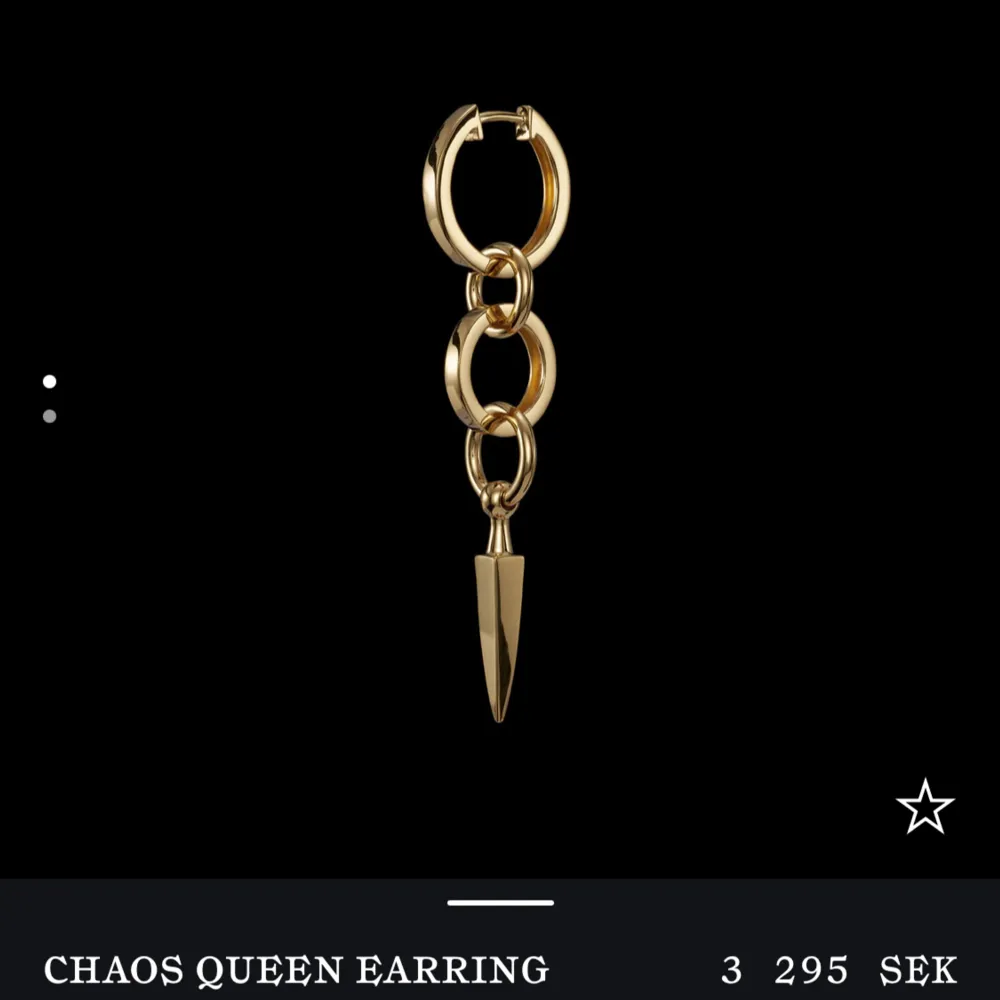 Säljer mitt jättefina chaos Queen örhänge från Maria Nilsdotter. Är i bra skick och säljer pågrund av att det inte kommer till användning❤️nypris är 3295 men säljer för 2200kr. Kan gå ner i pris vid snabbt köp🥰. Accessoarer.