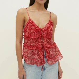 Knyt-topp - Knyt-topp från stradivarius med volanger som är helt slutsåld på zalando🩷