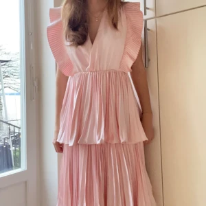 Ljusrosa balklänning  - Jättefin ljusrosa balklänning från True Decadence i storlek 38🤍  klänningen är oanvänd med prislapp kvar eftersom den inte passade mig💓 bystmått: 86-89cm midjemått: 70-73cm höftmått: 96-98cm💕💕  Nypris: 2500kr, Pris kan diskuteras💓💓