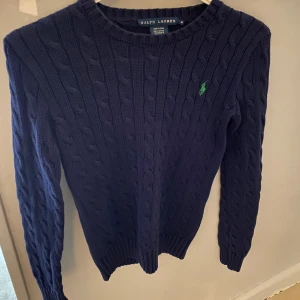Ralph Lauren tröja  - Ralph Lauren tröja i storlek medium. Nypris 2250.
