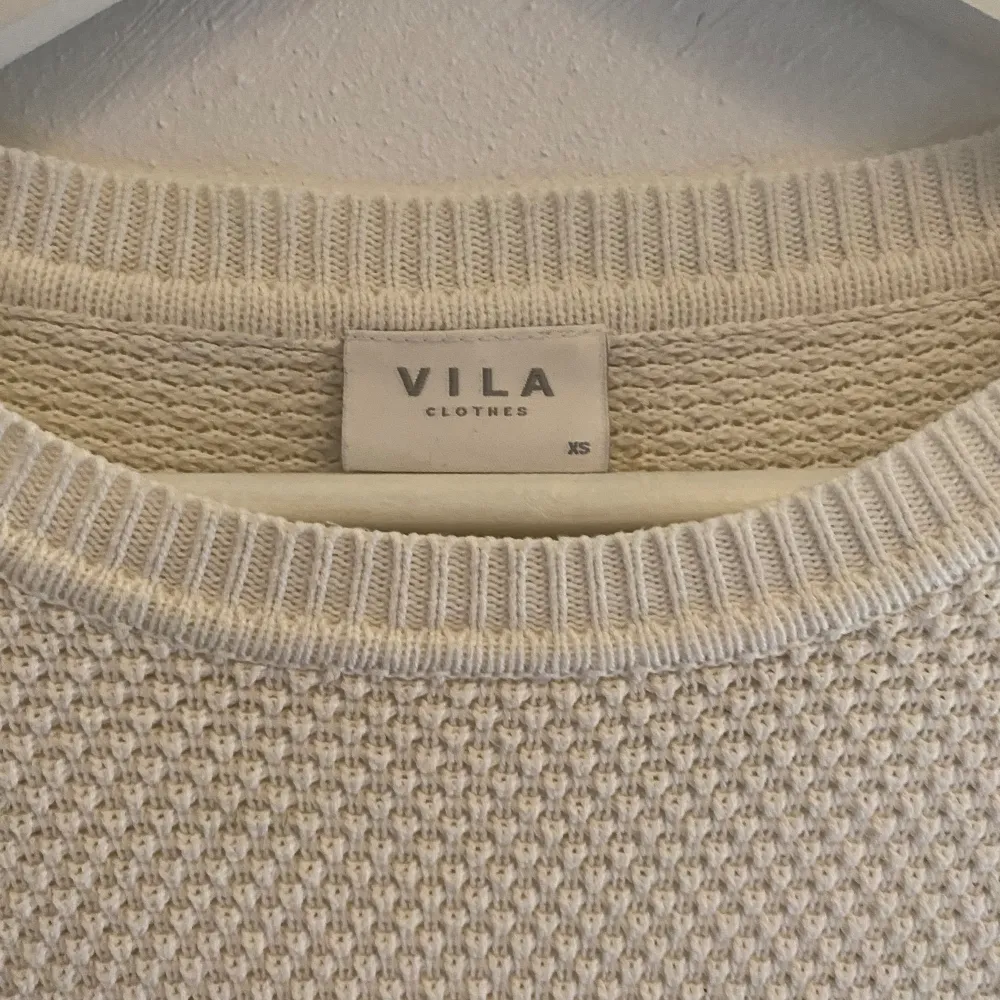 Jätte fin stickad tröja från Vila!😍 Sparsamt använd så i mycket bra skick! Hör av er vid frågor😊. Tröjor & Koftor.