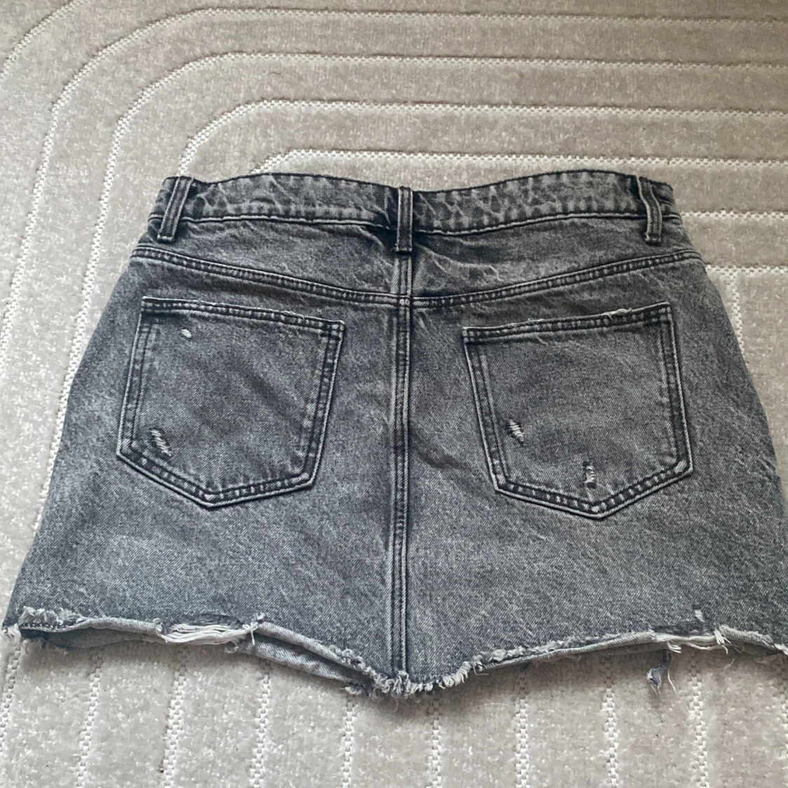 Grå jeanskjol zara - 90