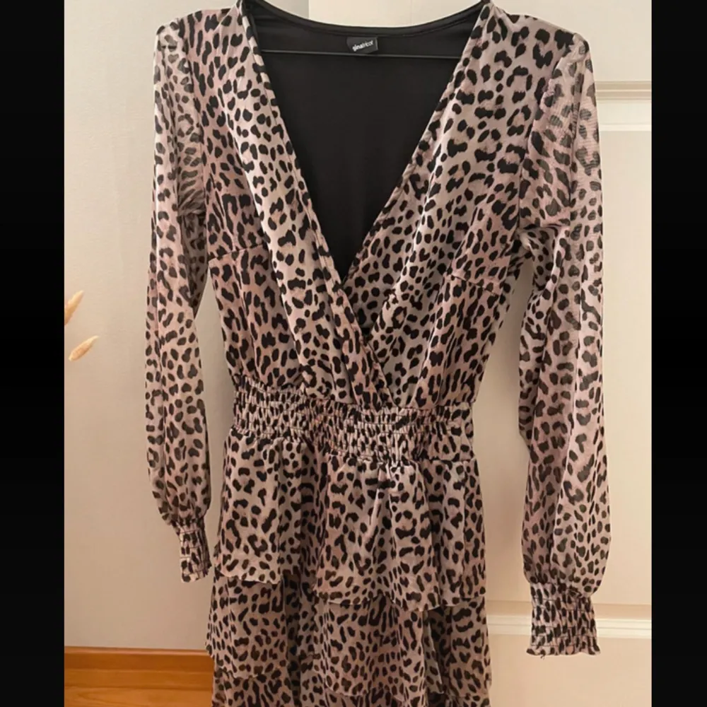En jättefin leopard mönstrad klänning 💗💗. Klänningar.