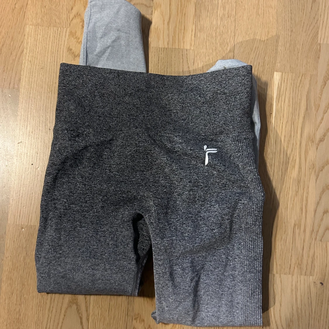 Oanvända FAMME tights - 90