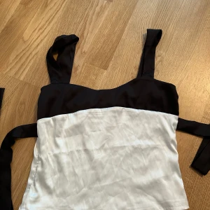 Topp - Så fin topp men för liten för mig:( Helt oanvänd