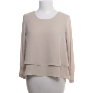 Blus - Söt blus från Zara, Fin rosa/beige färg  Skriv för bättre bilder eller om du har andra frågor💕