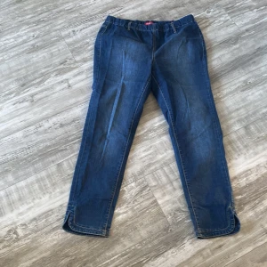 Jeans leggings  - Stl 44. Fint skick med resår i midjan 