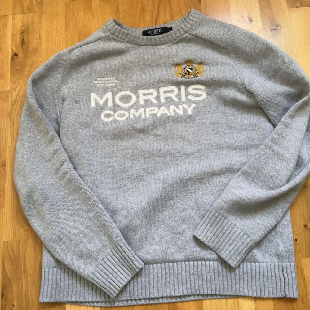 Säljer denna Morris tröja i storlek M mycket fint skick, mer bilder eller info skriv!. Hoodies.