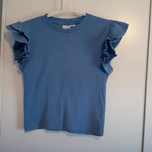 Topp - Fint topp som blivit för lite! I jättebra skick!