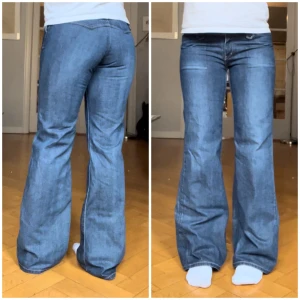 J_24D - Mått i cm - midja: 37, Innerben: 77, gylf: 18. Jag är 165