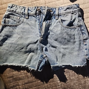 Jeans shorts - Skit snygga men för små, använt 5 gånger💓 köpte för 250 kr