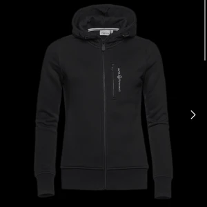 Sail racing tröja. - Jätte nice material, skulle velat ha denhär alla dagar i veckan om det inte vore för att den är lite oversized på mig men den passar helt okej endå. Som nytt skick 