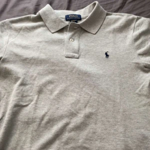 Ralph lauren piké  - Oanvänd storlek S  Pris dieskuteras privat  