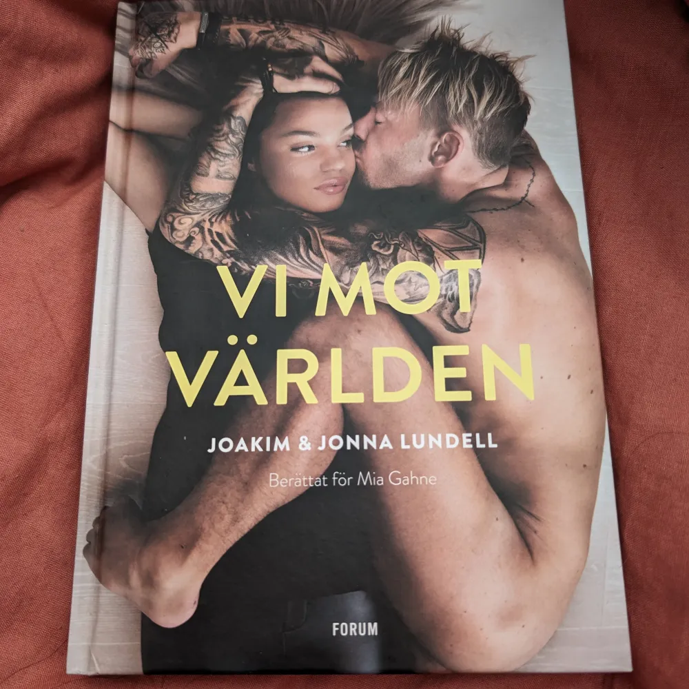 Signerad bok av Joakim Lundell . Övrigt.