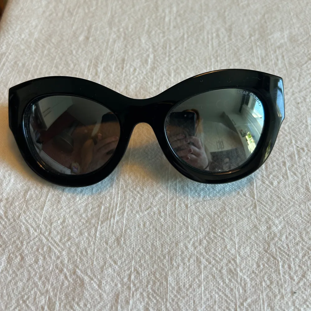 Snygga solglasögon från Cheap monday Med spegelglas. Accessoarer.