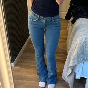 Bootcut na-kd - Bootcut jeans från na-kd som ej kommer till användning 🩷bra skick!