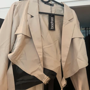 Topp - Snygg topp oanvänd från booho med spännen som man knäpper😍