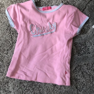 Fin rosa t-shirt! - Fin t-shirt från extreme originals! Säljer då den är lite förstår men använd få gånger så bra skick!