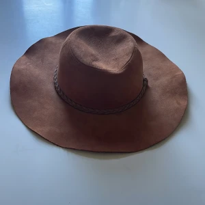 Sommarhatt - Aldrig använd. Mocca. 