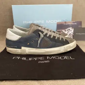 Snygga Philipe Model skor | Skicket får ni avgöra själva | OGs är först till kvarn, finns box kvar som är trasig och ett kort  | Hör av er vid fler bilder eller frågor!