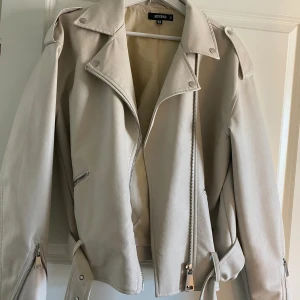 Beige skinnjacka - Bra skick