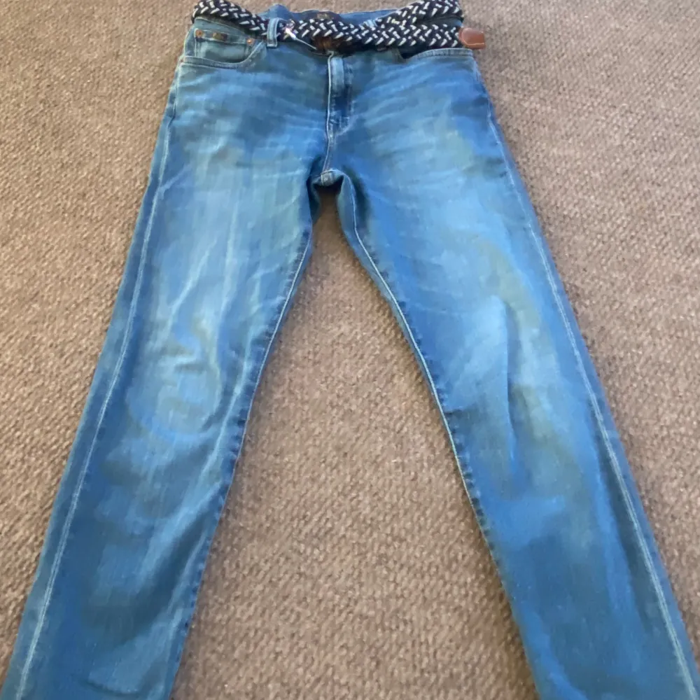 Skick 9/10 modellen på bilden är 165cm säljs för 600kr ny pris 1200kr. Jeans & Byxor.