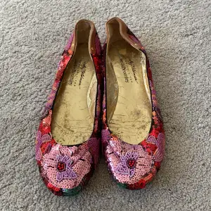 Säljer de här fina skorna, skriv priv för fler bilder elle frågor