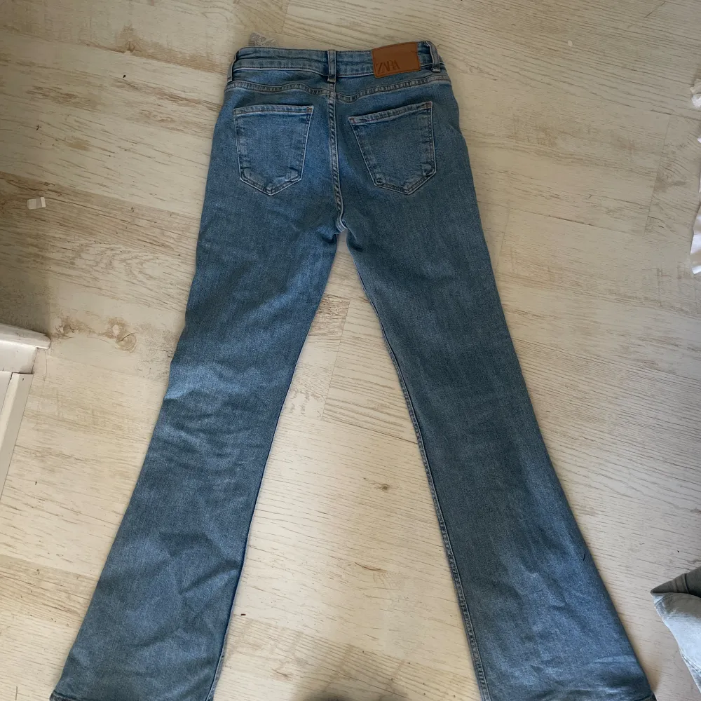 jeans från zara, jättesnygga, stretchiga och sköna!. Jeans & Byxor.