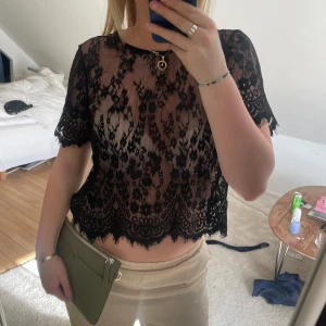 Spets t shirt - Säljer denna jätte fina spets t shirten från bikbok