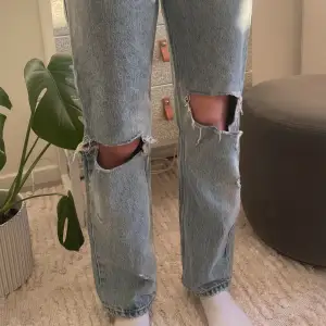 Jeans från Zara som sitter så bra och är perfekta till sommaren! Priset går att diskutera 🩷💅🏼