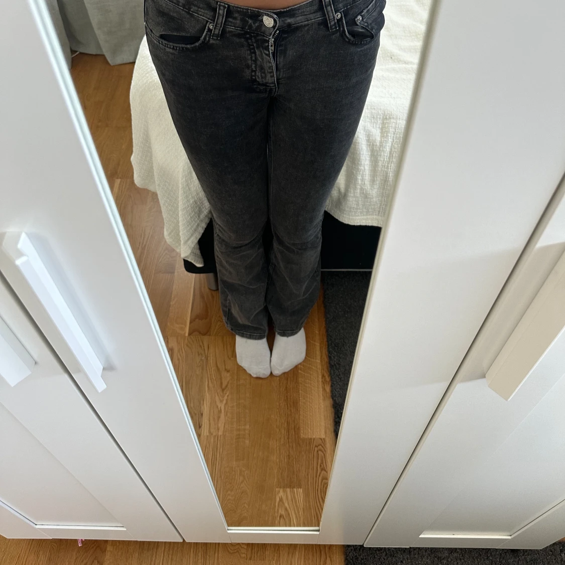 Low waisted bootcut jeans svart