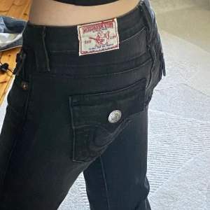 true religion - lågmidjade as coola true religion jeans