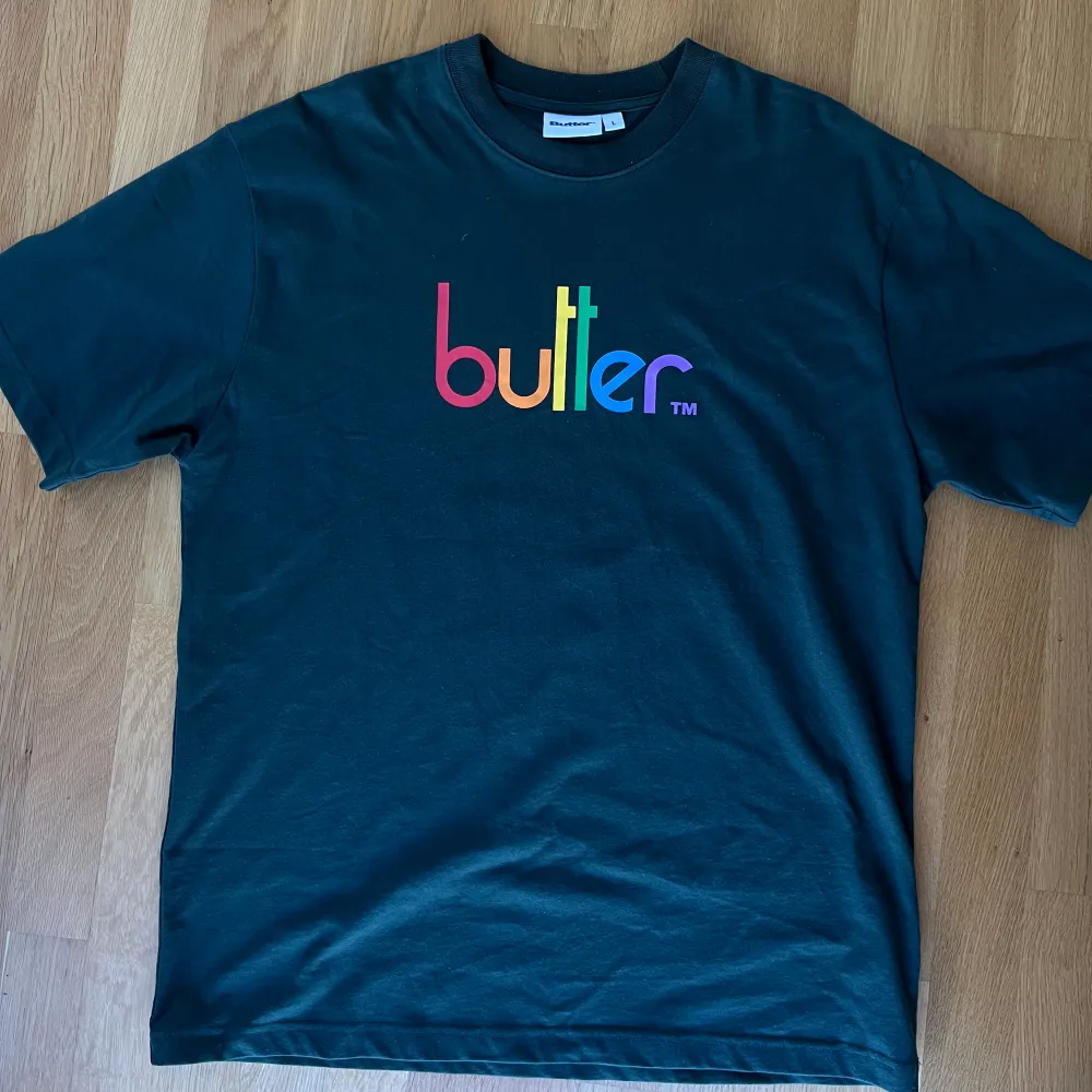 Butter goods T-shirt, helt ny dock utan prislapp! . T-shirts.