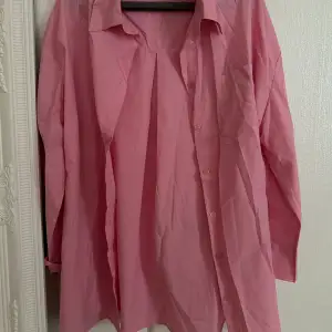 Rosa skjorta, kom aldrig till användning 