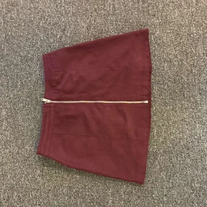 Kjol - Storlek M/38, nyskick, väldigt bra kvalite och användbar💓