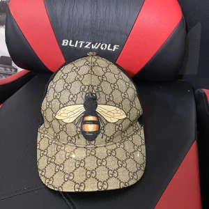 Gucci keps  - Jag vill sälja den efter som jag inte använder den mer  