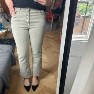 Jeans Zara - Jättefina ankel  jeans från zara. Storlek 36, aldrig använda utan enbart provade✨