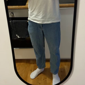 Jeans Relaxed fit  - Jeans i ok skick. Har använts ett flertal gånger men de är hela och rena. Storlek: 28/30. Skick: 6 av 10.