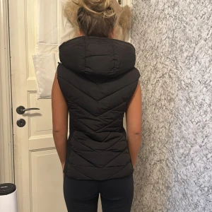 Zara väst storlek S - Använd 1 gång inte riktigt min stil! Inga defekter eller likande 