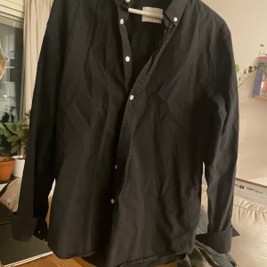Samsoe samsoe skjorta - Storlek m. True to size.  Bra skick, sparsamt användning  För mått, tveka inte att höra av er 😁 Pris kan diskuteras 😇 