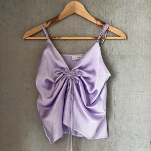 Jättefin somrig lila top - Jättefin somrig lila top  från pure friday Storlek S  Helt ny, knappt använd 