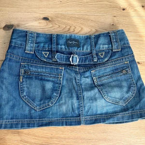 Jättegullig minikjol - Inga defekter eller nått sånt,tror att den är S eller xs💕