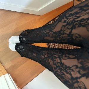 Spetsbyxor  - Säljer pga de va för korta för mig, köpta här på plick men aldrig använda varken av mig eller förra ägaren, från NA-KD❤️