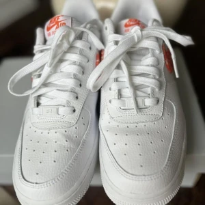 Air force one  - Säljer ett par oanvända air force one 