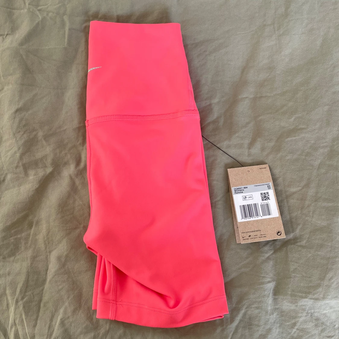 Rosa Nike yoga shorts  - 90
