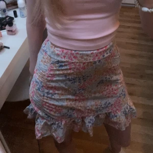 Kjol från ginatricot  - Jättefin kjol från Ginatricot i storlek S. Inga defekter.