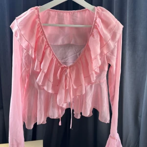 Gullig buls - Väldigt bra skick har aldrig fått någon användning av den, den sitter bra (är 163cm)🌸