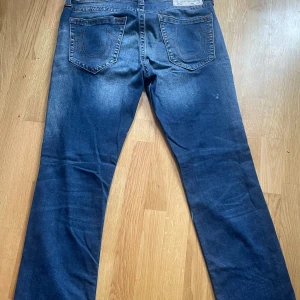 True Religion Jeans - True Religion Jeans Köpta på stold vintage för 1000kr 2022. Säljs för dom är  för stora