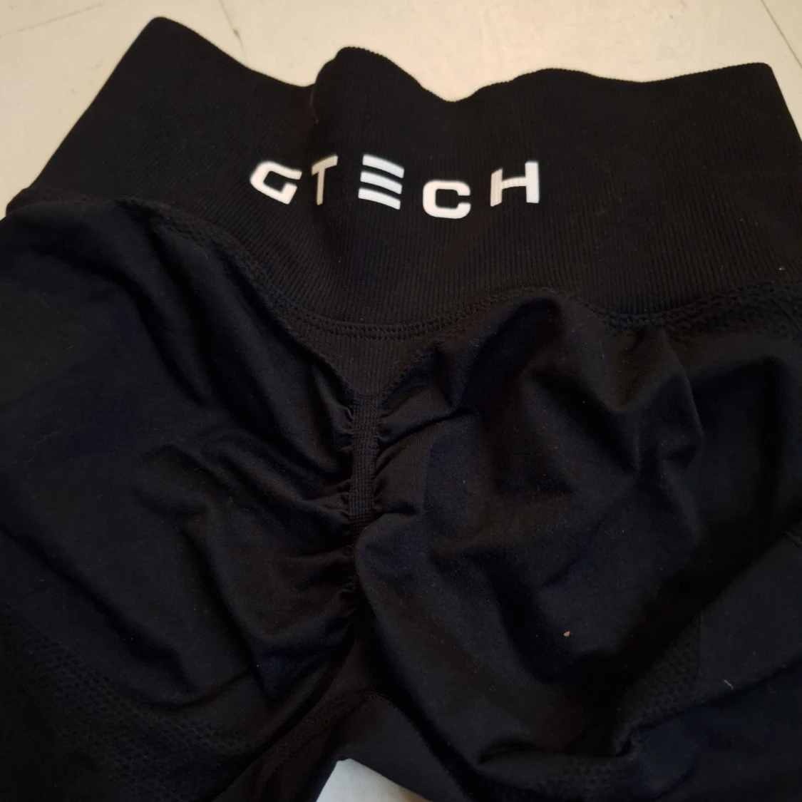 träningstights med scrunch - 91