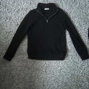 Halv zip tröja  - Säljer min halv zip tröja  Bra skick  